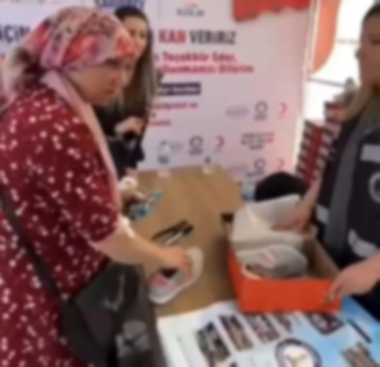 Ayakkabı hediyeli kan bağışında izdiham - Resim : 3