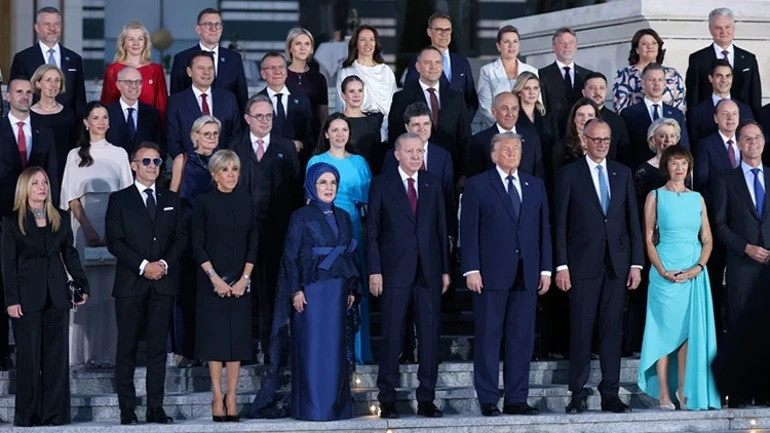 Macron'un neden gözlük taktığı ortaya çıktı - Resim : 2