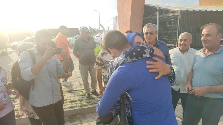 Tahliye edilen Kadir Şeker, ailesiyle kucaklaştı - Resim : 2