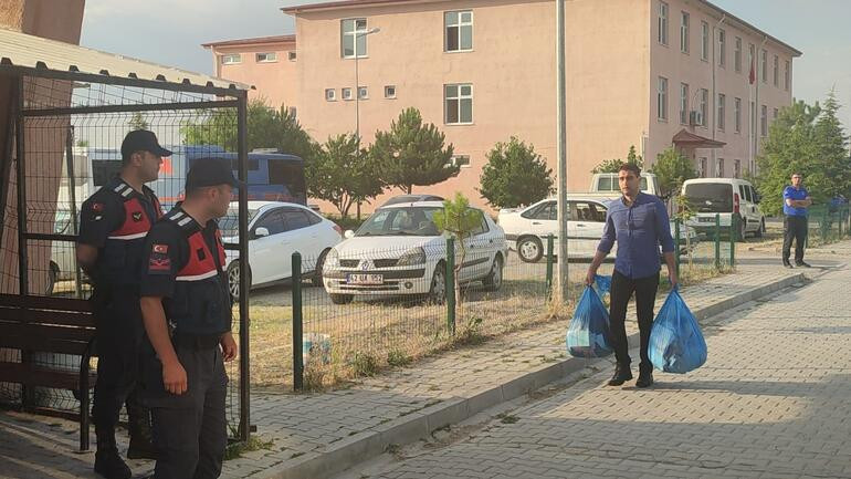 Tahliye edilen Kadir Şeker, ailesiyle kucaklaştı - Resim : 1