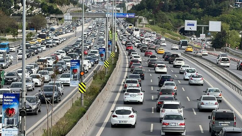 Bayram ziyaretleri: İstanbul'da trafik yoğunluğu yüzde 65 - Resim : 1
