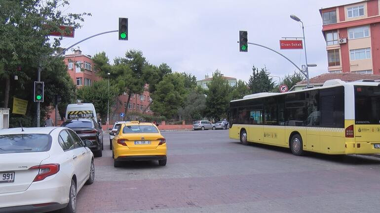 İstanbul'da hiç değişmeyen trafik lambası: Yayalara kırmızı, araçlara hep yeşil - Resim : 1