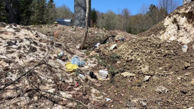 Karlar eriyince tatilcilerden artakalan çöp tepeleri gün yüzüne çıktı - Resim : 2