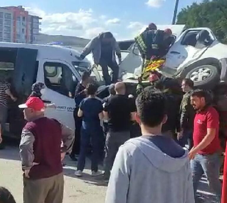 Konya'da iki okul servisi çarpıştı: 9'u öğrenci 14 yaralı - Resim : 1