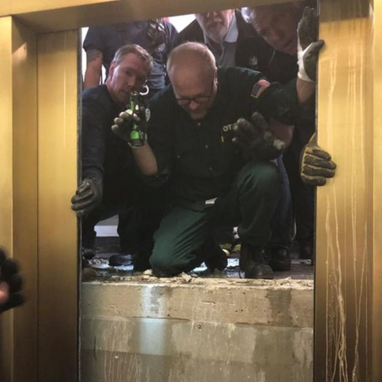 Asansörle 84 kat düştüler, burunları bile kanamadı - Resim : 1