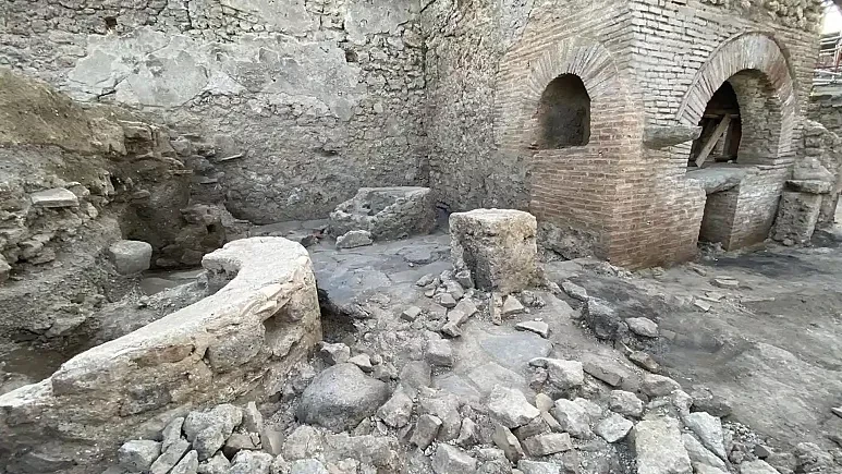 pompeii-kazilarinda-kolelerin-ve-eseklerin-acimasizca-calistirildigi-degirmen-ortaya-cikarildi.webp