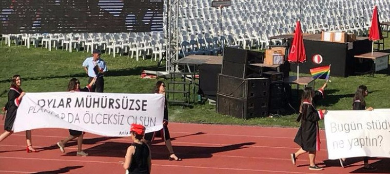 ODTÜ'den çok konuşulacak mezuniyet pankartları - Resim: 4