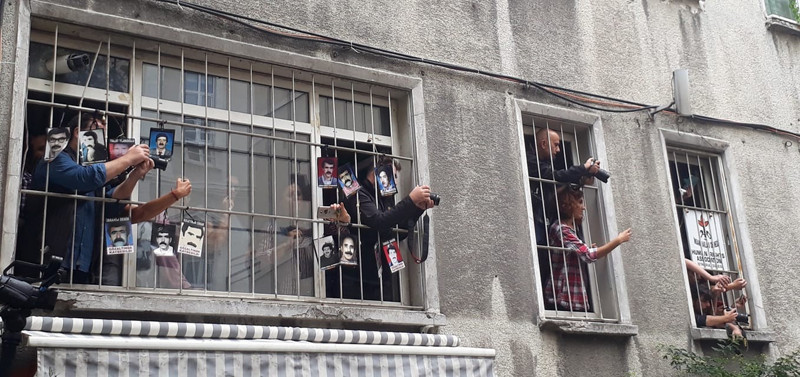 Artı Gerçek muhabirleri Metin Göktepe ödüllerini aldı - Resim : 1