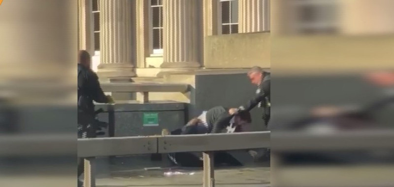 Londra Köprüsü'nde bir kişi polis tarafından vuruldu - Resim : 1