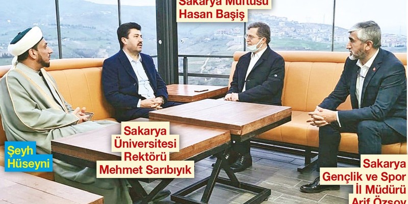 Devlet protokolü tarikat liderinin huzurunda el pençe divan: Öğrencilerin sorunlarını konuşmuşlar - Resim : 3