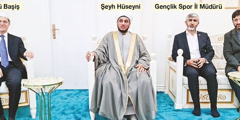 Devlet protokolü tarikat liderinin huzurunda el pençe divan: Öğrencilerin sorunlarını konuşmuşlar - Resim : 2