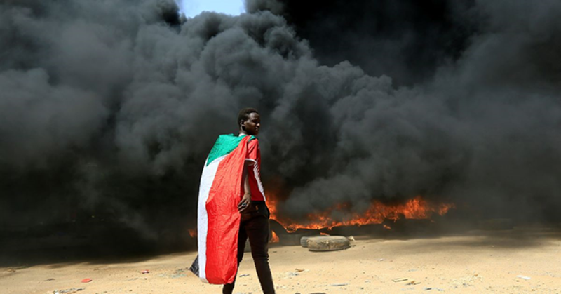 TRT'ye bağlanan Sudanlı akademisyen: Sudan'da darbe yok, Batı'nın köleleri devre dışı bırakıldı - Resim : 1