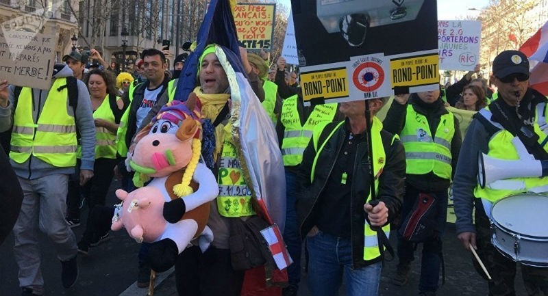 Sarı Yelekliler 15. kez sokağa çıktı - Resim : 1