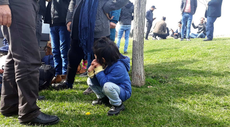 'Türkiye'de geçinemiyoruz' diyen göçmenleri 1500 TL'ye sınıra taşıyorlar - Resim : 1