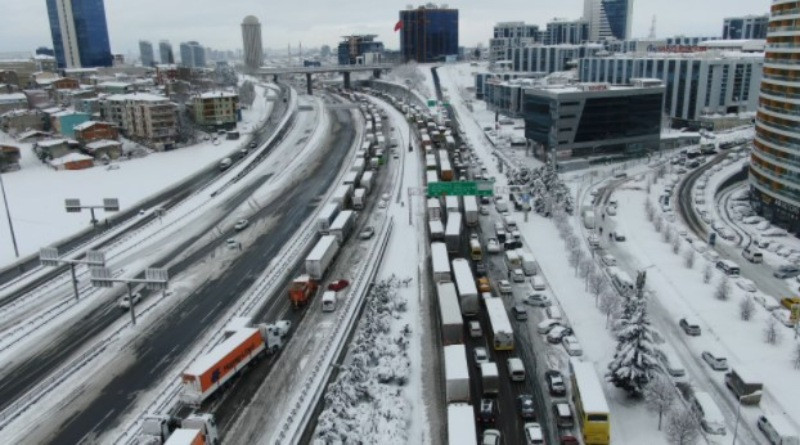 FOTO GALERİ: Yüzlerce aracın bekleyişi havadan fotoğraflandı - Resim: 6
