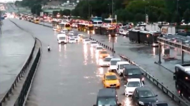 Fotoğraflarla İstanbul’daki sel felaketi - Resim: 16