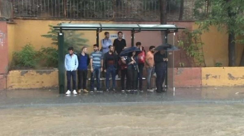 Fotoğraflarla İstanbul’daki sel felaketi - Resim: 1