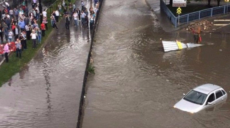 Fotoğraflarla İstanbul’daki sel felaketi - Resim: 13