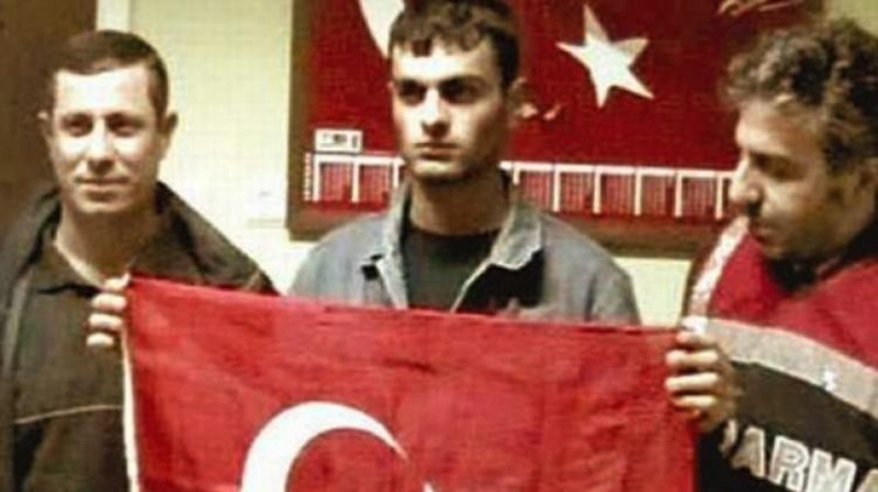 Serbest bırakılan Osman Sarıgün'ün elini öpüp fotoğraf çektirdiler - Resim : 1