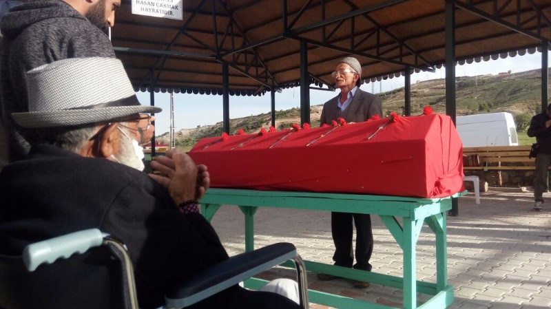 90 günlük açlık grevinden sonra toprakla buluştu - Resim: 2