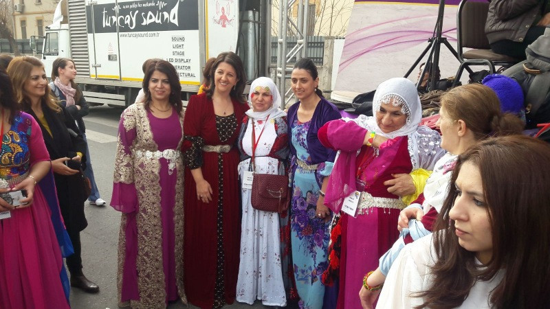Pervin Buldan'dan Erdoğan'a: Siz kadınlar gününü kutlamayın - Resim: 15