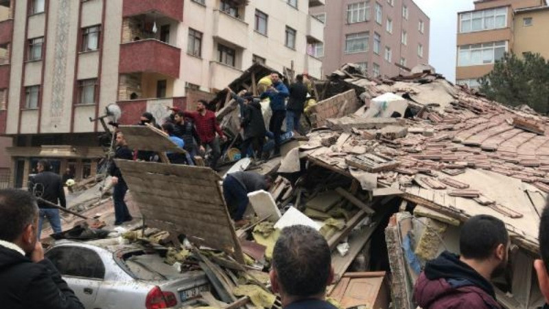 İstanbul'da 8 katlı bir bina çöktü: Ölü ve yaralılar var - Resim: 9