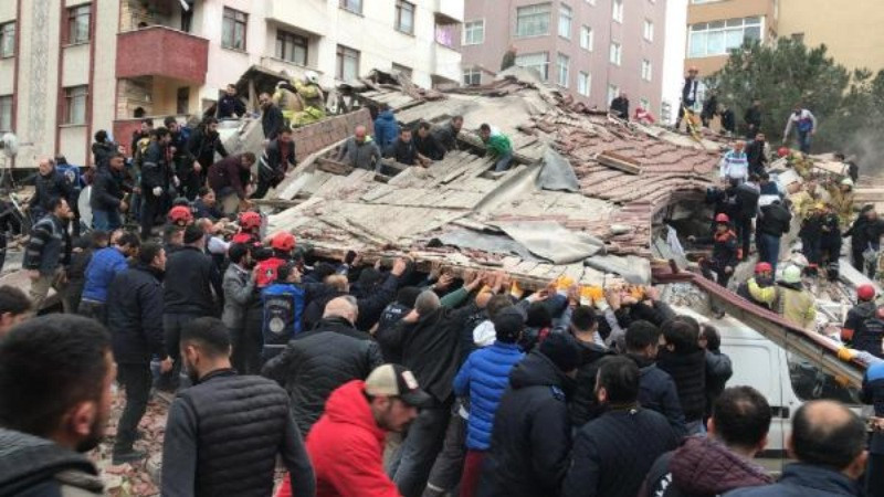 İstanbul'da 8 katlı bir bina çöktü: Ölü ve yaralılar var - Resim: 5