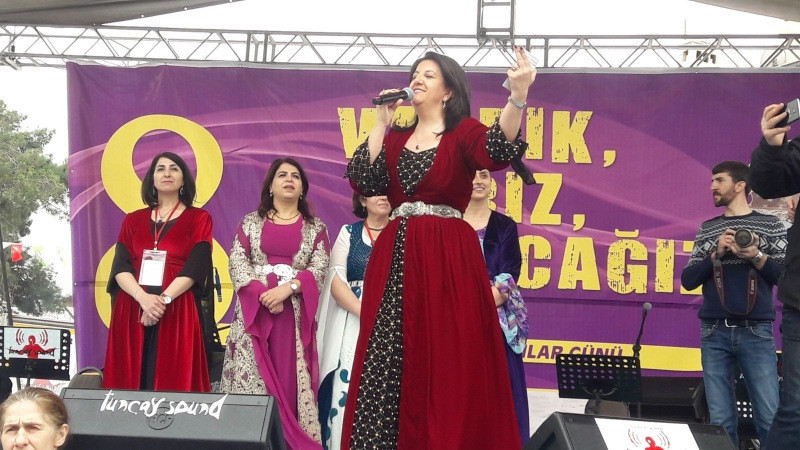 Pervin Buldan'dan Erdoğan'a: Siz kadınlar gününü kutlamayın - Resim: 14