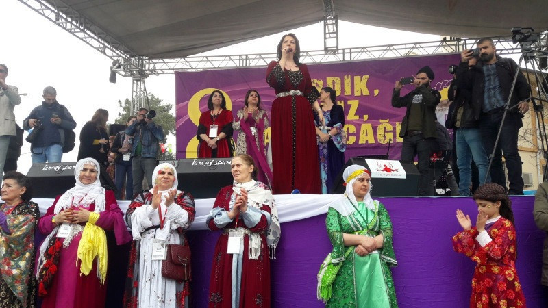 Pervin Buldan'dan Erdoğan'a: Siz kadınlar gününü kutlamayın - Resim: 16
