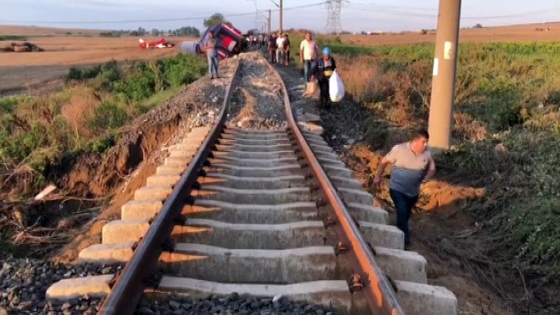 Tren kazasından iç yakan görüntüler - Resim: 11