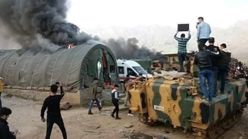 Duhok'ta siviller TSK üssünü bastı - Resim: 2
