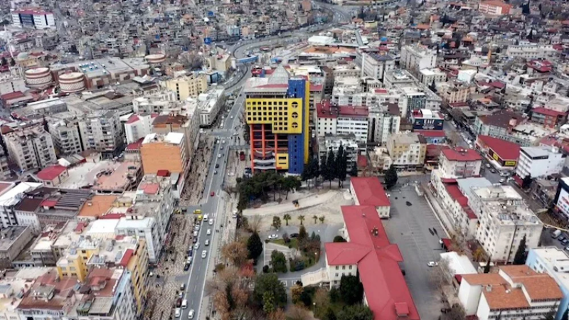 Maraş'taki 'Dünyanın en saçma binası'nın yüzde 70'i yıkıldı - Resim: 6