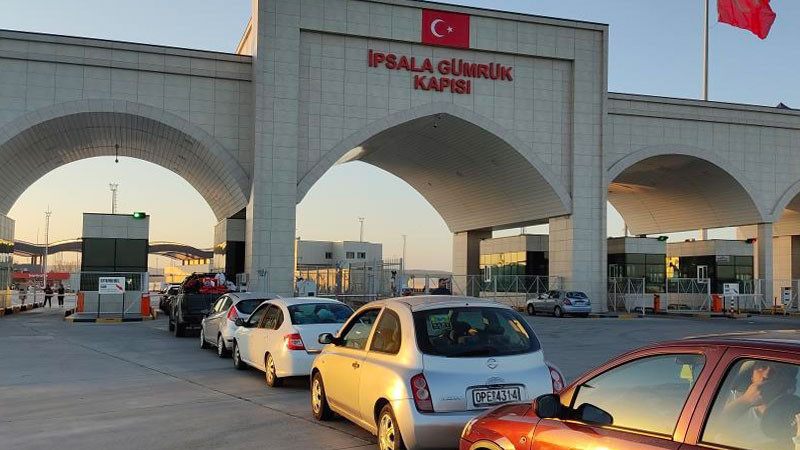 Yunanistan'dan alışveriş için geldiler, 3 kilometre kuyruk oluştu - Resim : 1