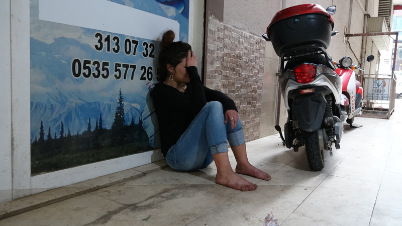 250 yıllık bina yandı, pencereden atlayarak kurtuldu - Resim : 1