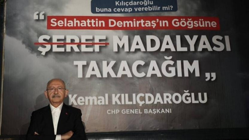 Kılıçdaroğlu için asılan 'Hoş geldin' pankartı indirildi, CHP'li isimleri hedef gösteren afişler asıldı - Resim : 2