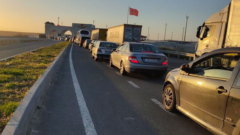 Yunanistan'dan alışveriş için geldiler, 3 kilometre kuyruk oluştu - Resim : 2