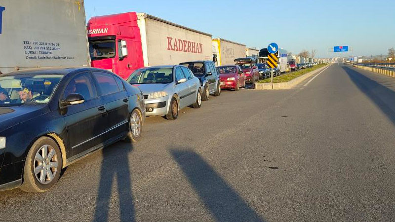 Yunanistan'dan alışveriş için geldiler, 3 kilometre kuyruk oluştu - Resim : 4