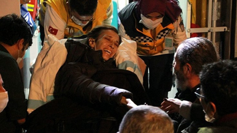 Tahliye edilen Nuriye Gülmen hastaneden çıktı - Resim : 1