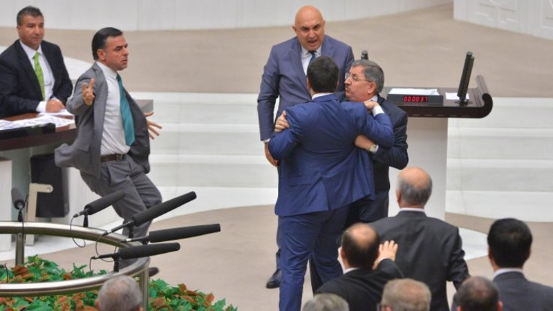 CHP'lilerin üzerine yürüdüler - Resim : 1