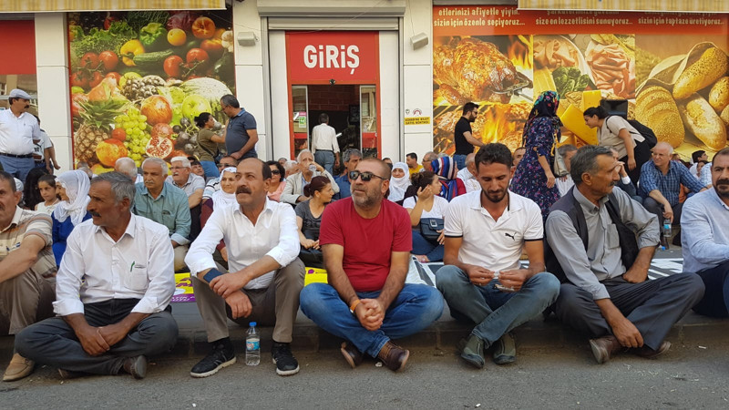 Kayyım protestoları sürüyor: Demokrasiyi savunan herkes karşı çıkmalı - Resim : 1