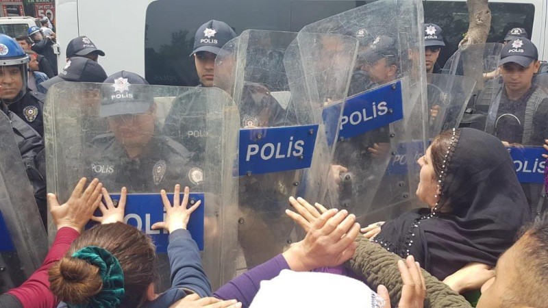 Tutuklu yakınlarının eylemine yine polis müdahalesi - Resim: 5