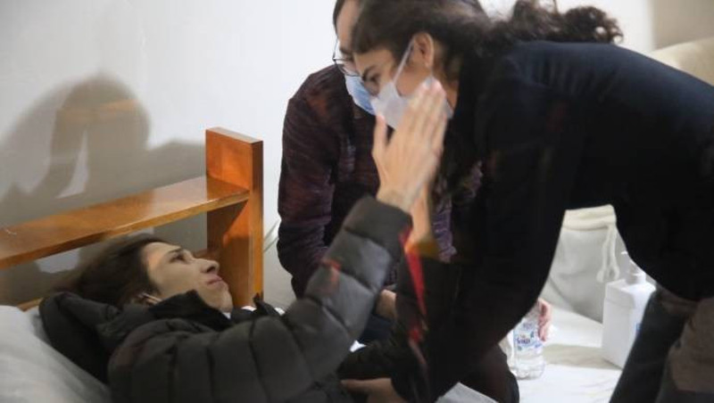 Tahliye edilen Nuriye Gülmen hastaneden çıktı - Resim : 2