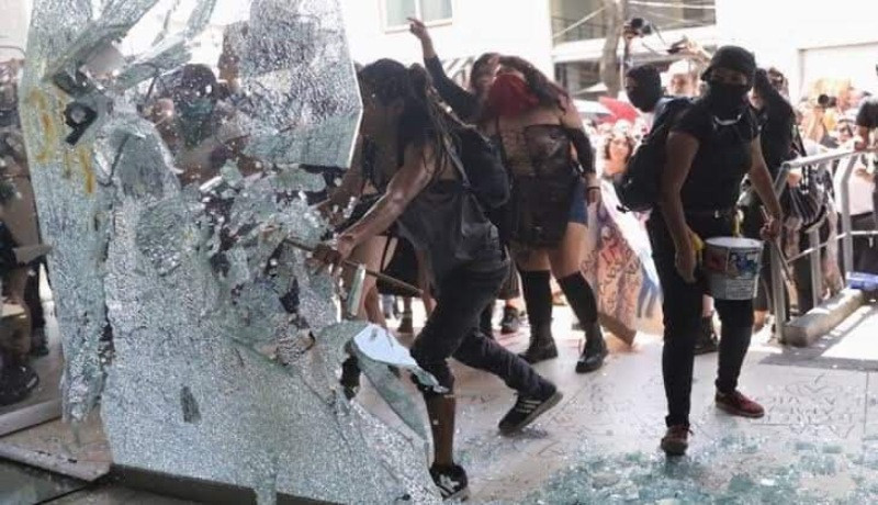 Meksika’da polis tecavüzlerine karşı kadınlar sokakta - Resim: 11