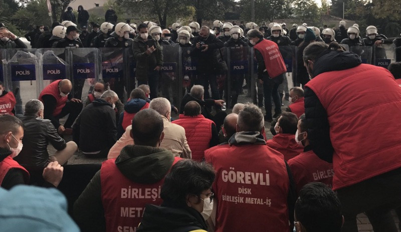 Ankara'ya yürüyen metal işçilerine polis müdahalesi: Sendika başkanları ve onlarca işçi gözaltına alındı - Resim : 6