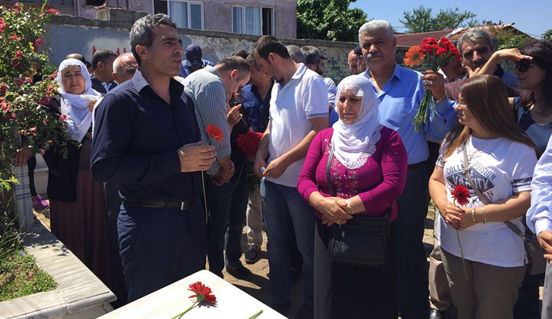Bayram birçokları için mezarlık ziyareti - Resim: 18