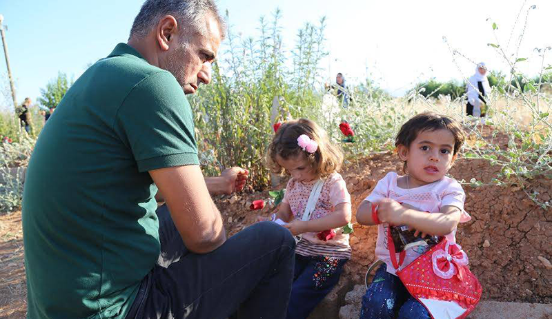 Bayram birçokları için mezarlık ziyareti - Resim: 4