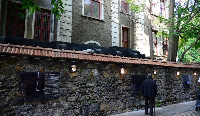 Nazım şiirleri Kadıköy duvarlarında - Resim: 2