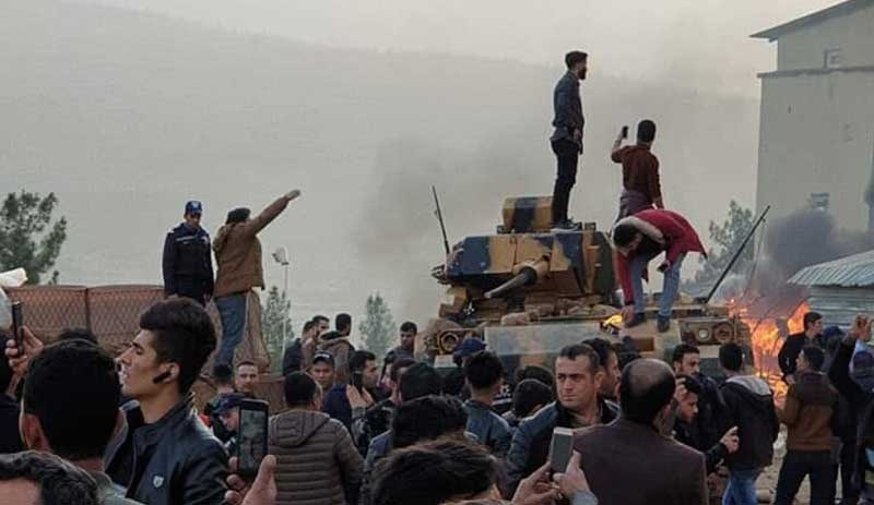 Duhok'ta siviller TSK üssünü bastı - Resim: 1