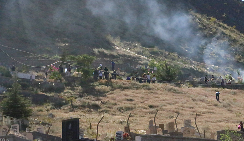 Bayram birçokları için mezarlık ziyareti - Resim: 19