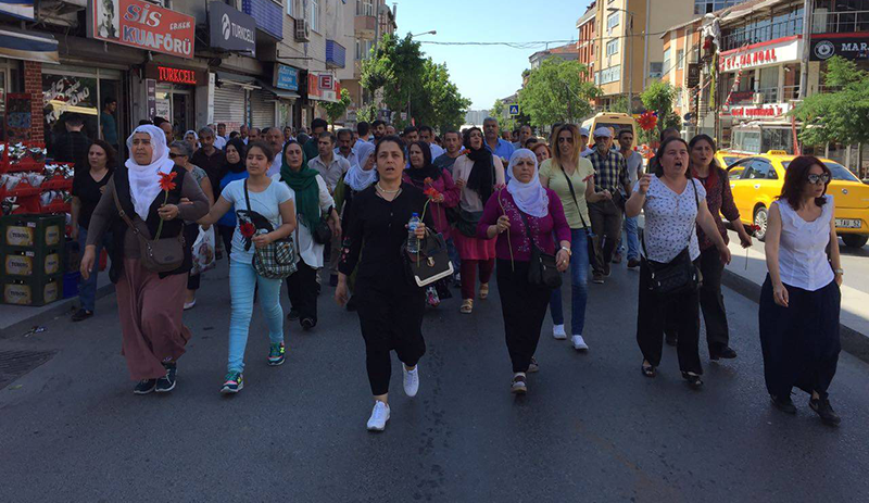 Bayram birçokları için mezarlık ziyareti - Resim: 16